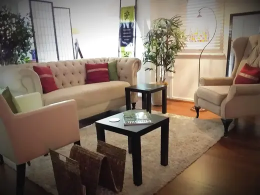 Comfortable quiet seating area at i.care Psychology